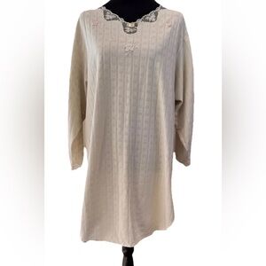 Etienne Vintage ivory sleep shirt/Chemise chest 44” size Large-cotton/poly blend
